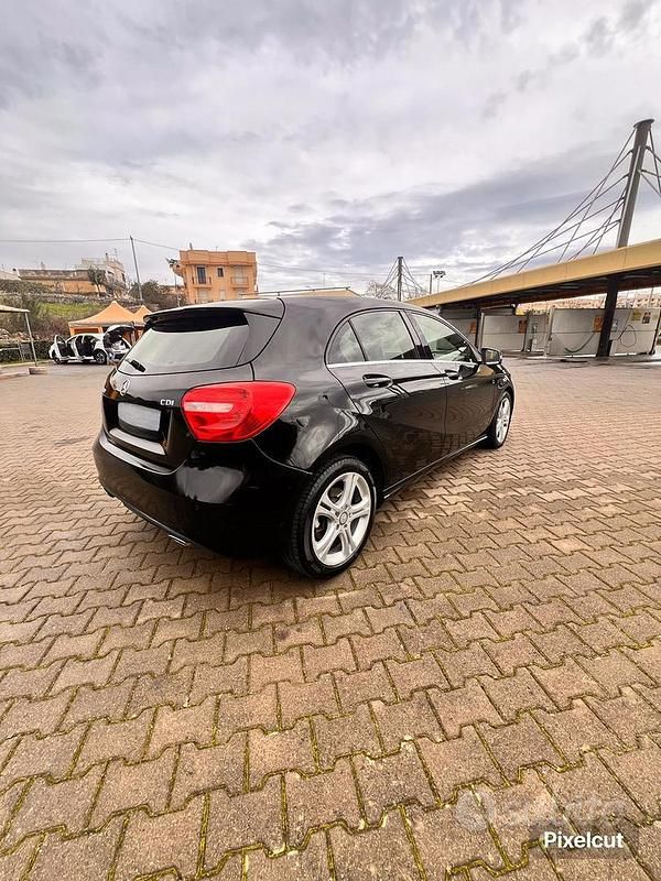 Usata Mercedes A180 109 CV (80 kW) 2013 Nero Berlina