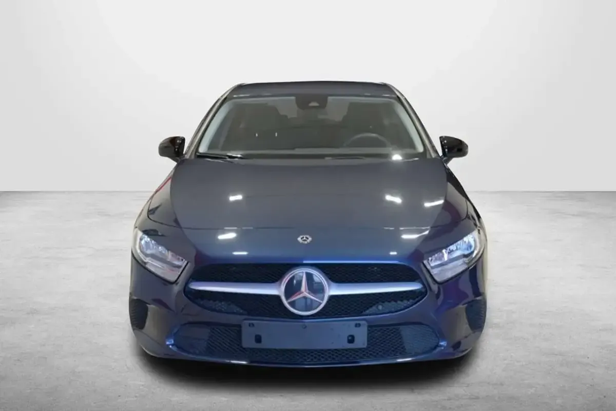 Usata Mercedes A180 Business 116 CV (85 kW) 2020 Blu/azzurro Berlina