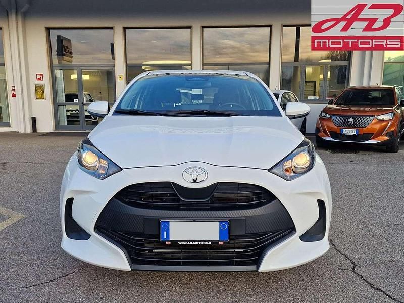 Usata Toyota Yaris Hybrid Active 116 CV (85 kW) 2025 Bianco Utilitaria