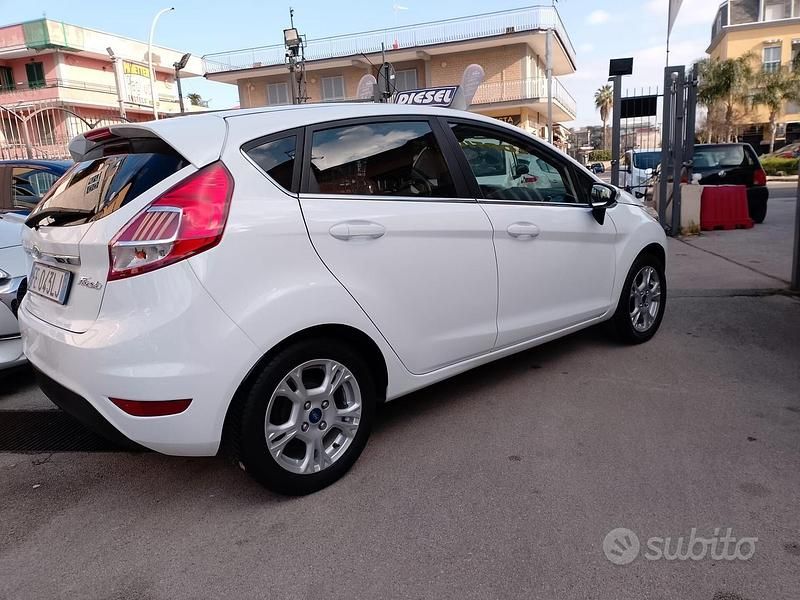 Usata Ford Fiesta Titanium 75 CV (55 kW) 2016 Bianco Berlina