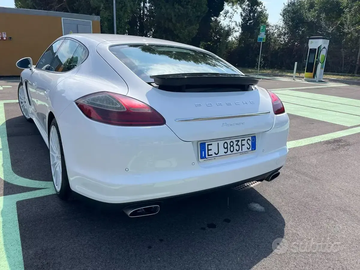 Usata Porsche Panamera 250 CV (183 kW) 2012 Bianco Utilitaria