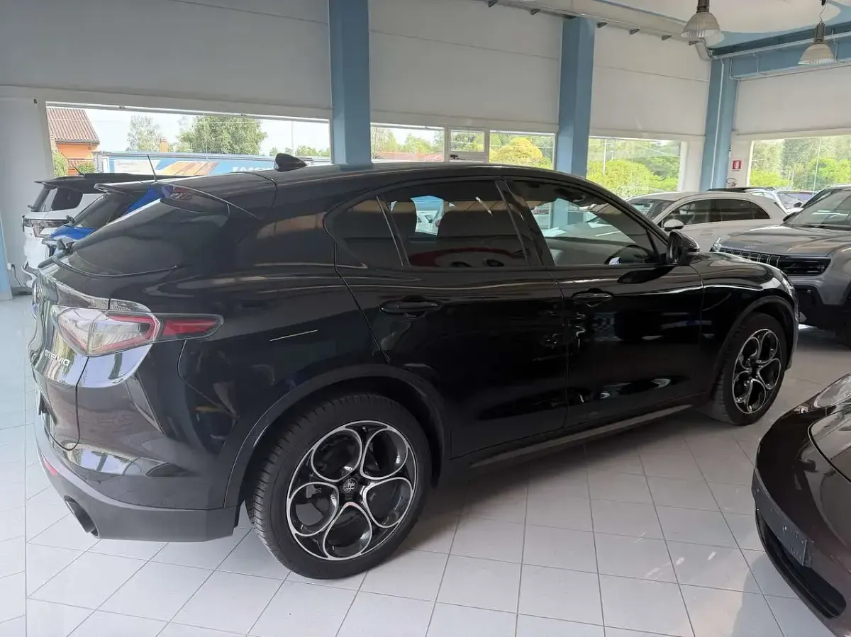 Usata Alfa Romeo Stelvio Super 209 CV (153 kW) 2023 Nero SUV