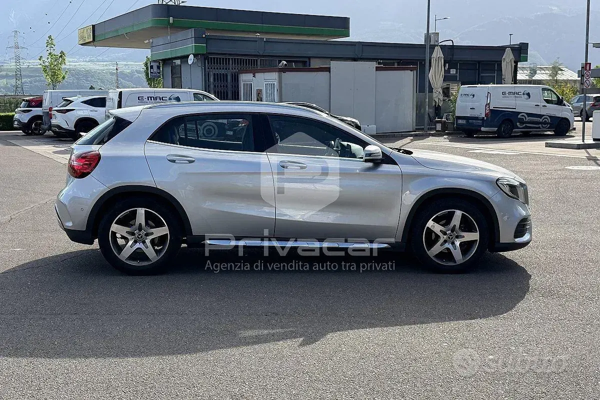 Usata Mercedes GLA200 156 CV (114 kW) 2019 Grigio SUV