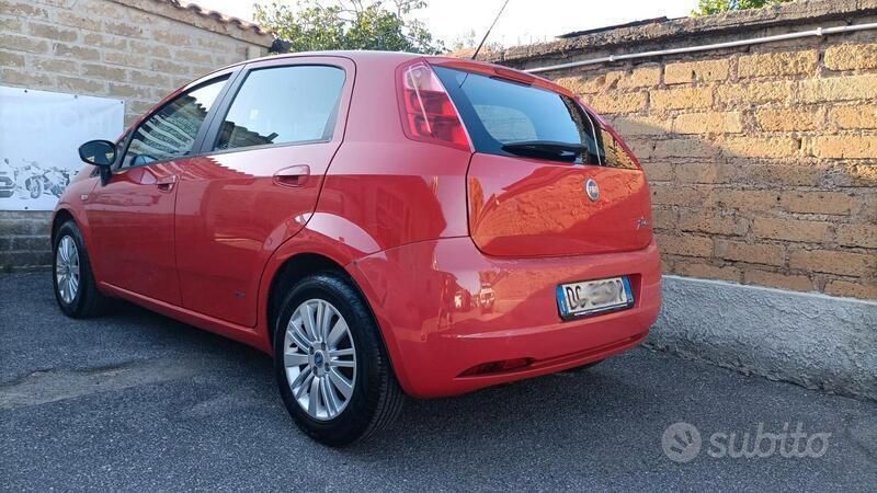Usata Fiat Grande Punto Active 75 CV (55 kW) 2007 Rosso Utilitaria