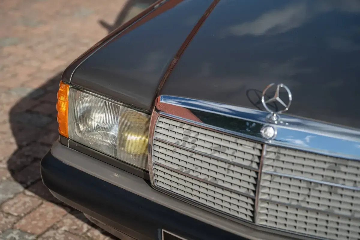 Usata Mercedes 190 90 CV (66 kW) 1990 Grigio Berlina