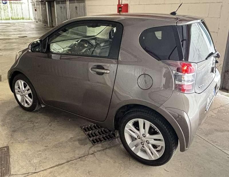 Usata Toyota iQ Executive 101 CV (74 kW) 2012 Utilitaria