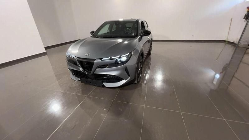Nuova Alfa Romeo Junior Edizione Speciale 136 CV (100 kW) 2025 Grigio metallizzato SUV