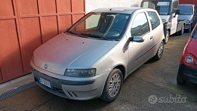 Usata Fiat Punto 80 CV (58 kW) 2002 Grigio Utilitaria