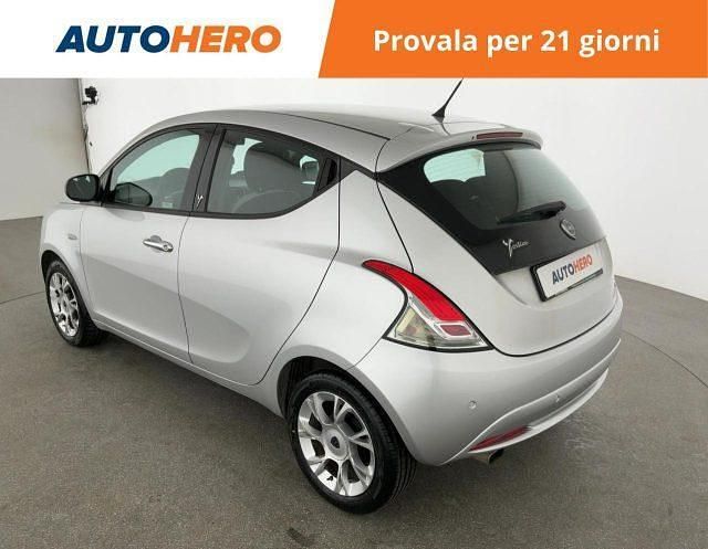 Usata Lancia Ypsilon Gold 69 CV (50 kW) 2016 Argento Utilitaria