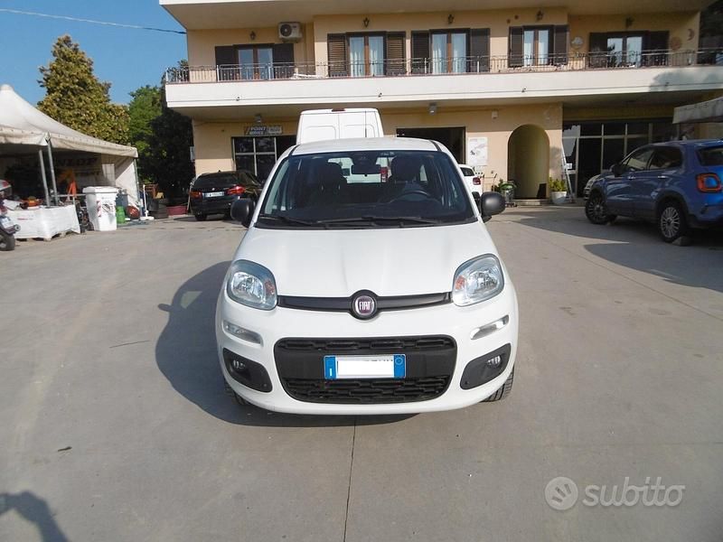 Usado Fiat Panda Lounge 80 HP (58 kW) 2018 Branco Citadino