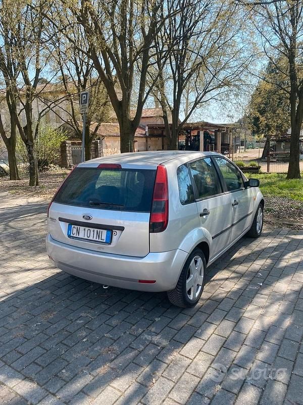 Usata Ford Fiesta 60 CV (44 kW) 2004 Utilitaria