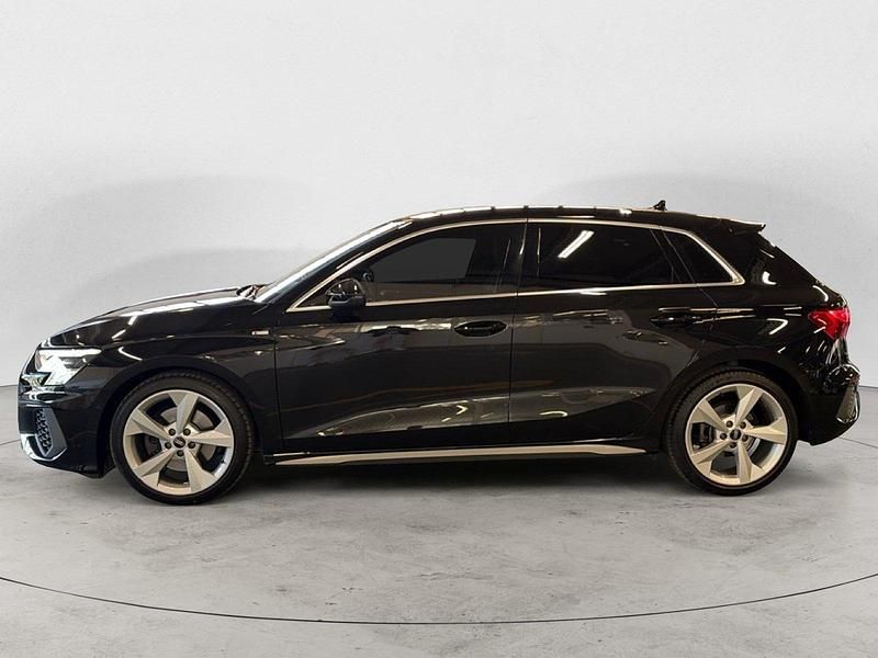 Begagnad Audi A3 Sportback Ambiente 150 HK (110 kW) 2022 Svart Halvkombi