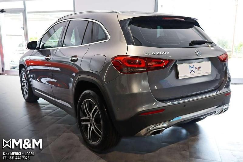 Usata Mercedes GLA200 150 CV (110 kW) 2021 Grigio montagna SUV