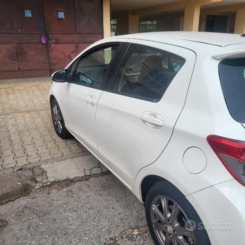 Usata Toyota Yaris 90 CV (66 kW) 2013 Utilitaria