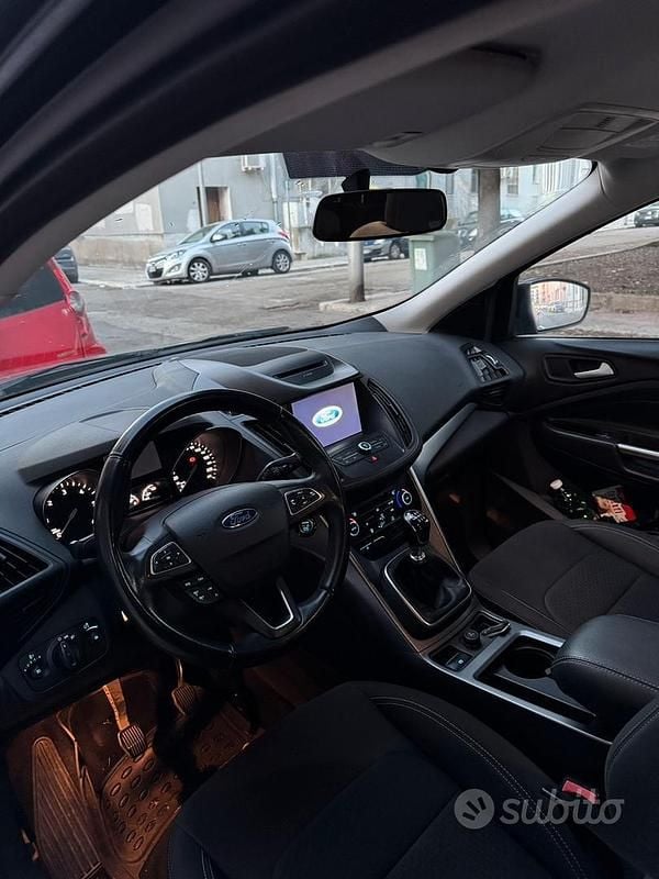 Usata Ford Kuga 120 CV (88 kW) 2019 Nero SUV