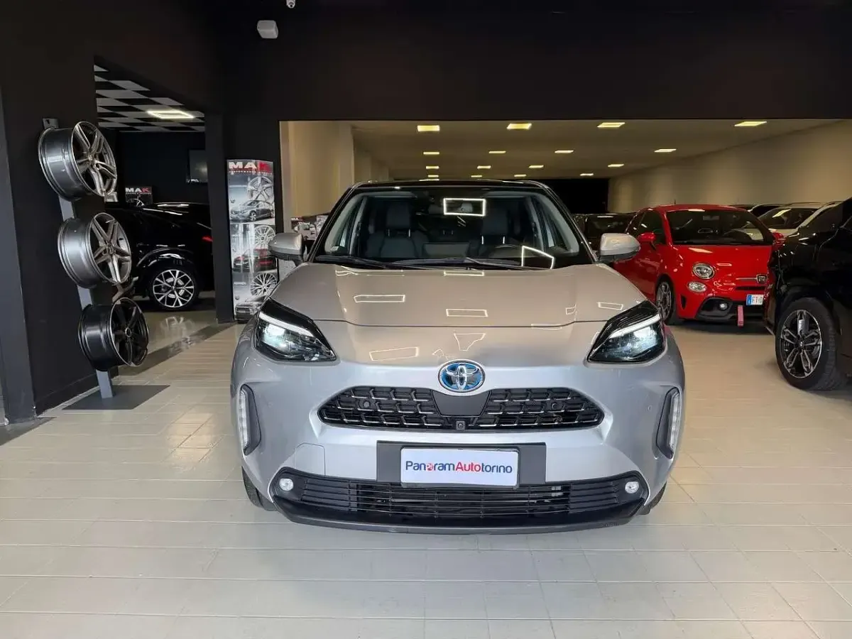 Usata Toyota Yaris Cross Lounge 92 CV (67 kW) 2021 Argento SUV