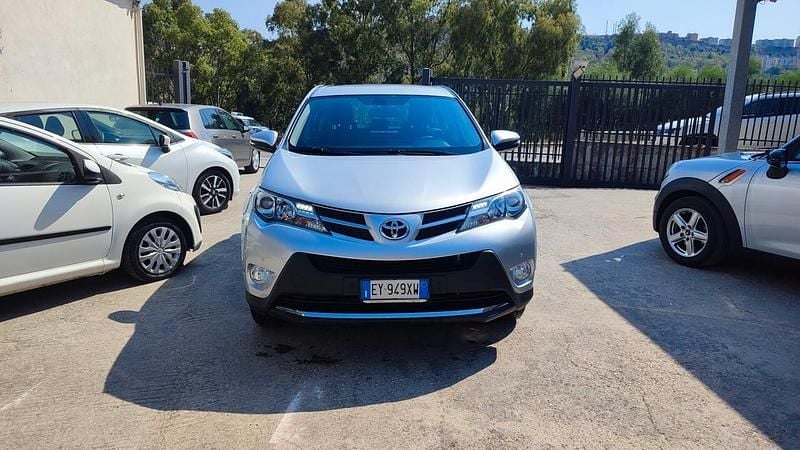 Usata Toyota RAV4 Active 123 CV (90 kW) 2015 Argento Station wagon