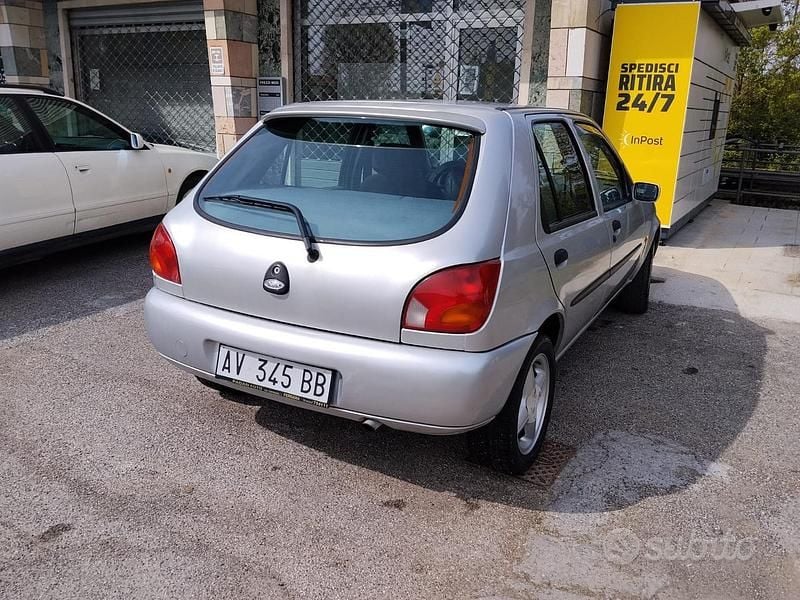 Usata Ford Fiesta 1998 Grigio Utilitaria