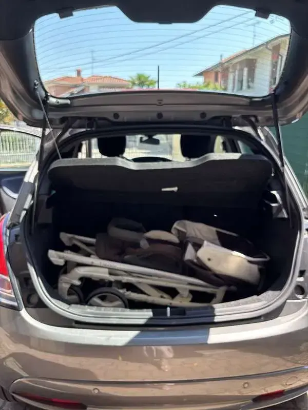 Usata Lancia Ypsilon Platinum 69 CV (50 kW) 2024 Utilitaria