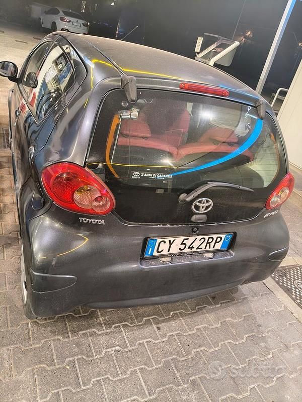 Usata Toyota Aygo 67 CV (49 kW) 2007 Grigio Utilitaria