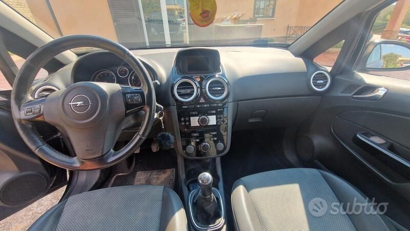Usata Opel Corsa 90 CV (66 kW) 2009 Nero Utilitaria