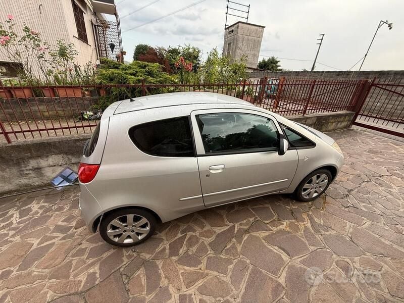 Usata Mitsubishi Colt 95 CV (69 kW) 2007 Grigio Utilitaria