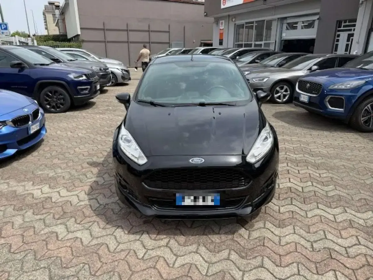Usata Ford Fiesta ST-Line 75 CV (55 kW) 2017 Nero Utilitaria