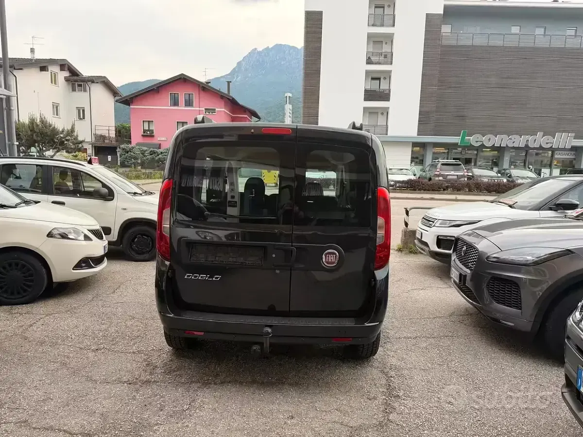 Usata Fiat Doblò Lounge 95 CV (69 kW) 2018 Nero Monovolume