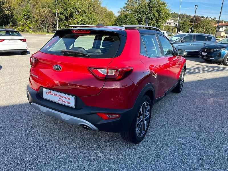 Usata Kia Stonic Style 101 CV (74 kW) 2020 Rosso SUV