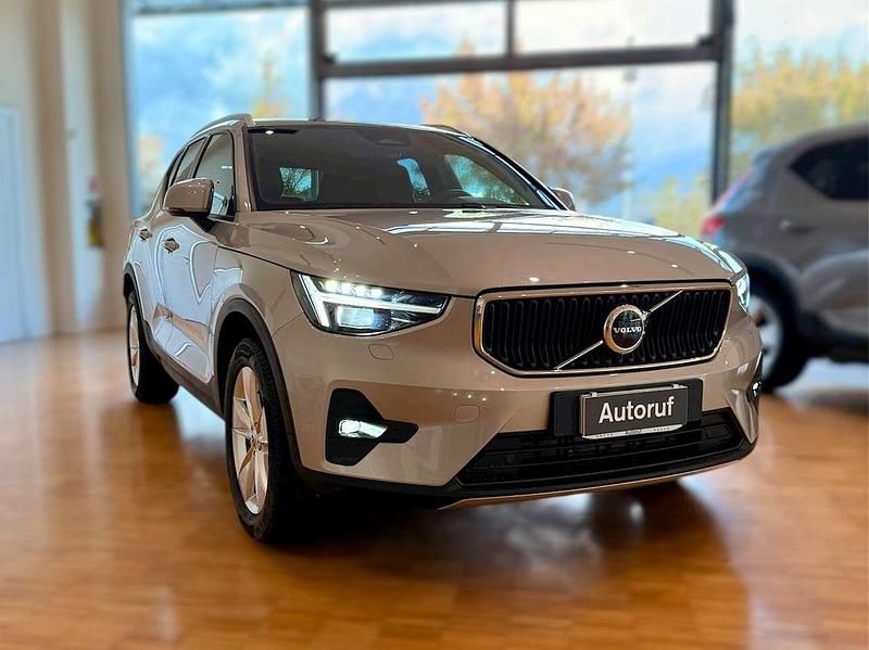 Argento Usata 2025 Volvo XC40 Core SUV | 36.000 € (Buon prezzo) - Immagine 1/4