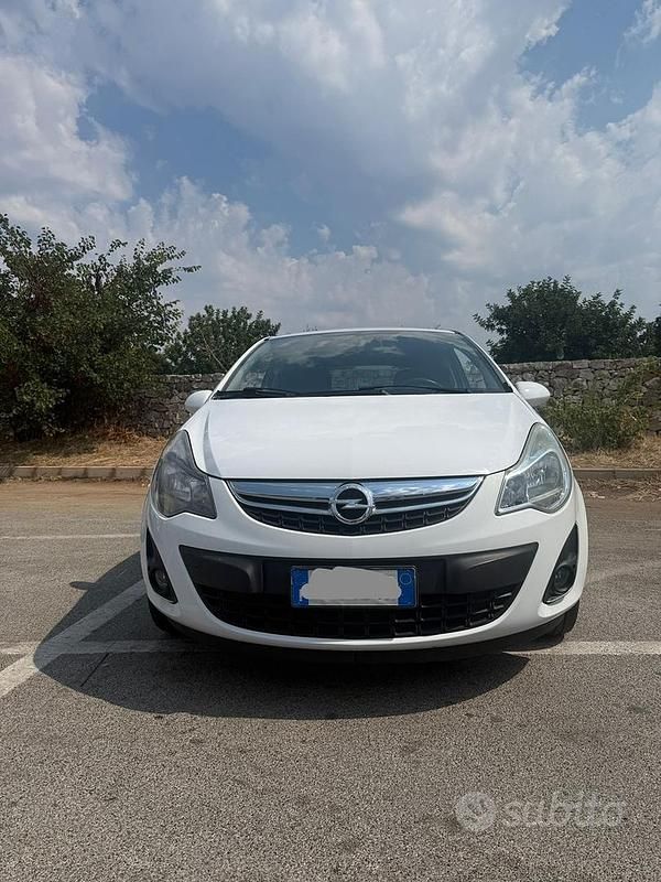 Usata Opel Corsa 75 CV (55 kW) 2014 Bianco Berlina