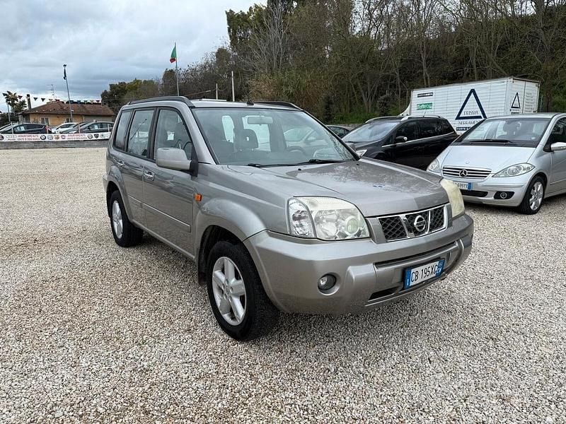 Usata Nissan X-Trail 136 CV (100 kW) 2004 Grigio SUV