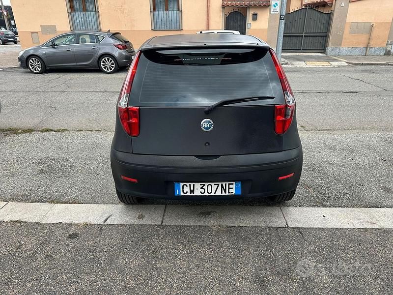 Usata Fiat Punto Dynamic 60 CV (44 kW) 2005 Nero Utilitaria
