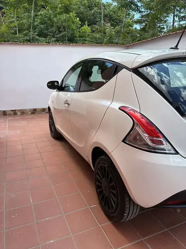 Usata Lancia Ypsilon Silver 69 CV (50 kW) 2023 Utilitaria