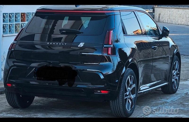 Nero Usata 2024 Renault R5 Iconic Due volumi | 28.900 € (Buon prezzo) - Immagine 1/4