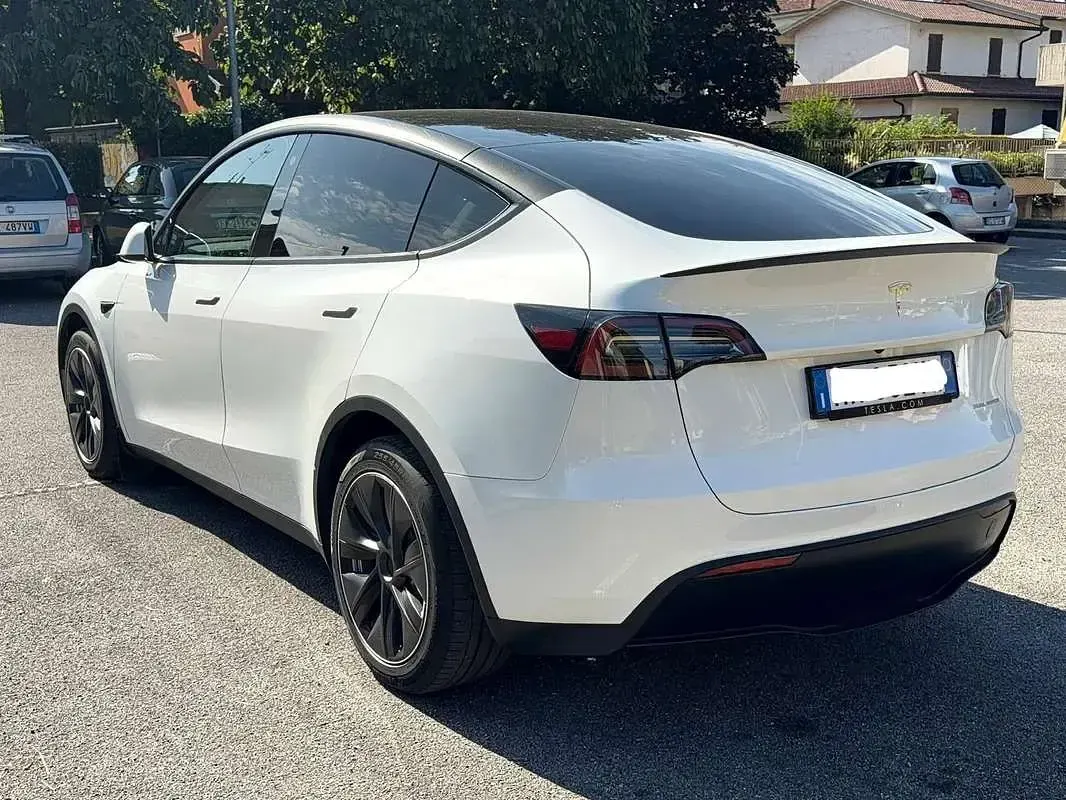 Usata Tesla Model Y 258 kW (351 CV) 2023 Bianco SUV