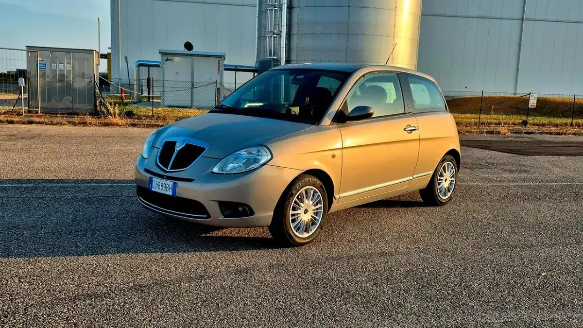 Usata Lancia Ypsilon 60 CV (44 kW) 2007 Argento Utilitaria