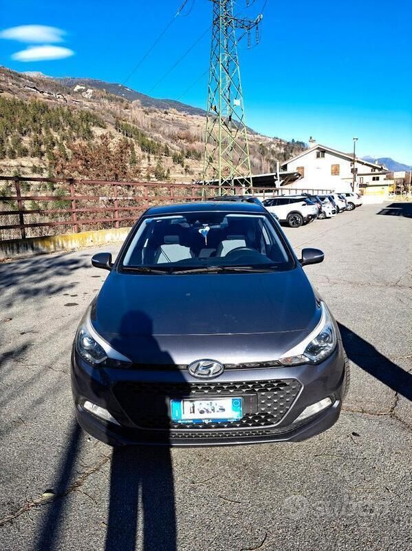 Usata 2015 Hyundai i20 Due volumi | 5500 € (Buon prezzo) - Immagine 1/4