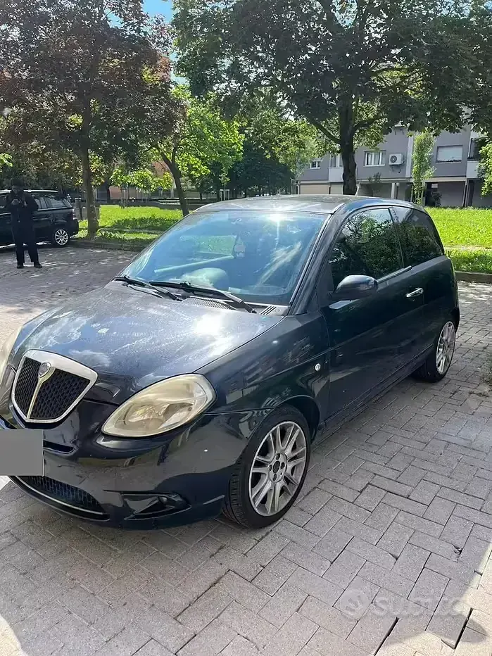 Gebraucht Lancia Ypsilon 95 PS (69 kW) 2009 Schwarz Kleinwagen