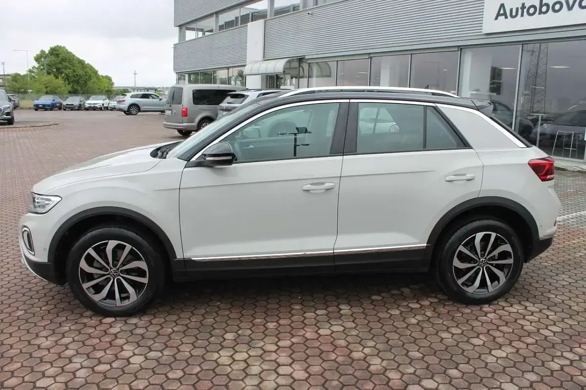 Usata VW T-Roc Style 110 CV (80 kW) 2023 Ascot grey / tetto nero SUV