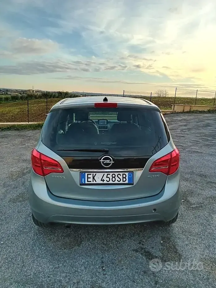 Usata Opel Meriva 101 CV (74 kW) 2012 Grigio Monovolume