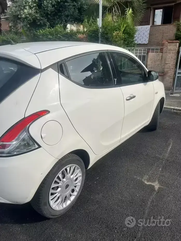 Usata Lancia Ypsilon 69 CV (50 kW) 2017 Utilitaria