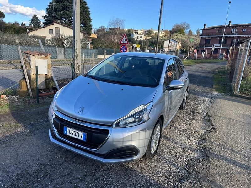 Usata Peugeot 208 Active 81 CV (59 kW) 2015 Argento Utilitaria