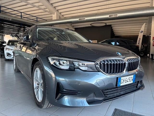 Usata BMW 316 Advantage 122 CV (89 kW) 2022 Grigio Station wagon
