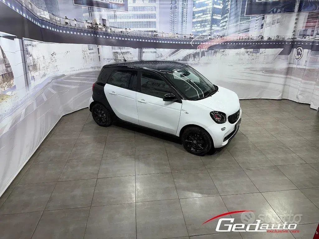 Begagnad Smart ForFour Passion 71 HK (52 kW) 2019 Vit Halvkombi
