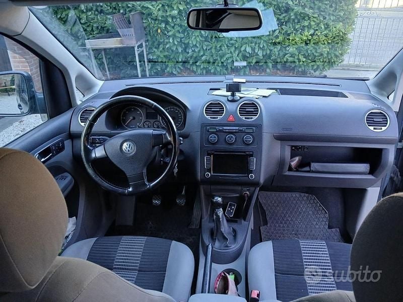 Begagnad VW Caddy 2009 Grå Minibuss