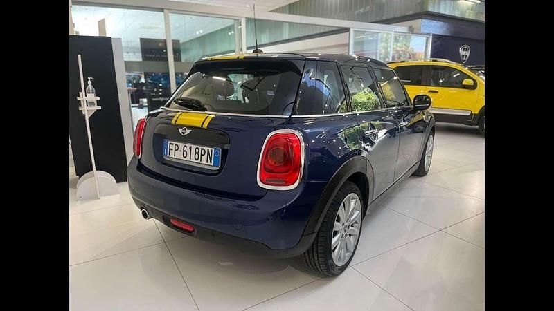 Usata Mini Cooper D 116 CV (85 kW) 2018 Blu/azzurro Utilitaria