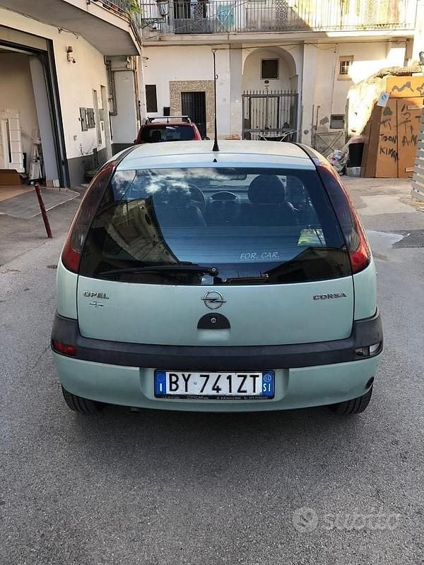 Usata Opel Corsa 58 CV (42 kW) 2002 Grigio Utilitaria