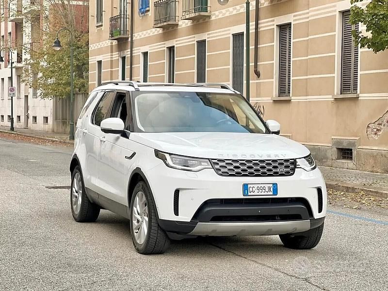 Usata Land Rover Discovery 5 250 CV (183 kW) 2021 Polaris white SUV