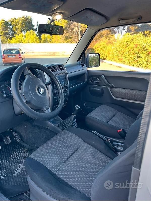 Usata Suzuki Jimny 65 CV (47 kW) 2005 Grigio SUV